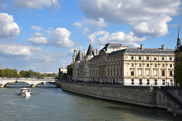 Fototapeta na wymiar Ile de la Cité à Paris, France