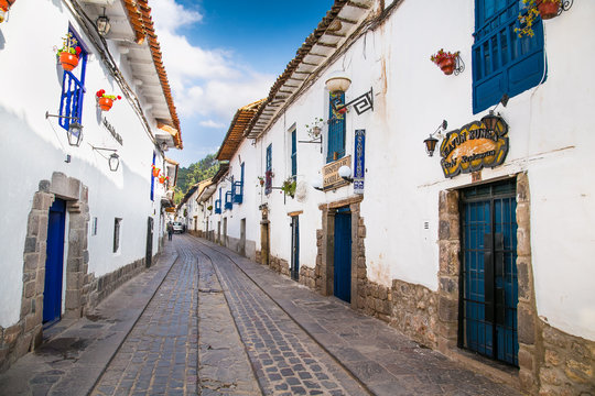 Fototapeta Historic Colonial Buildings in ancient streets of Cusco, , Peru