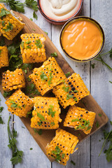 Grilled sweet corn slices