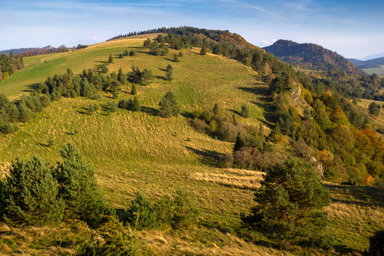 Durbaszka and Kycera mountain in Pieniny in autumn