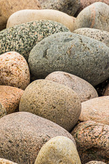 Granitkiesel am Strand