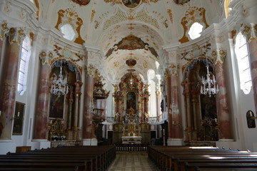 Fototapeta na wymiar Inneres Frauenkirche Günzburg