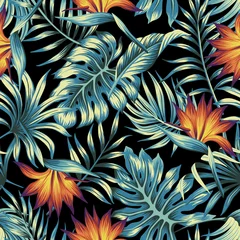 Foto op Plexiglas Vintage stijl Tropische vintage bloemen palmbladeren oranje strilitzia bloem naadloze patroon zwarte achtergrond. Exotisch junglebehang.