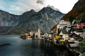 Fototapeta premium Hallstatter lake and Hallstatt village with blue sky in Austrian Alps / Evening light during autumn season / One of most popular tourist location in Austria