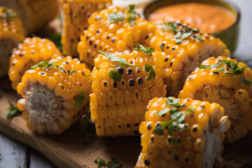 Grilled sweet corn slices
