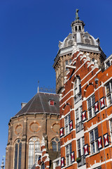 Obraz premium Historic buildings on the Oudezijds Kolk canal in Amsterdam, Netherlands