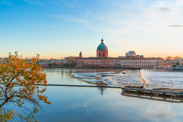 Fototapeta premium Garonne river and Dome de la Grave in Toulouse, France