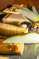 Käseplatten Mix auf Holz...Cheese plate