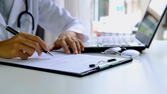 Professional medical doctor consulting her patient at hospital, Healthcare concept