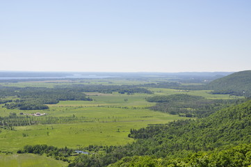 Fototapeta na wymiar panorama of mountains near Champlain Lookout in Ottawa Canada