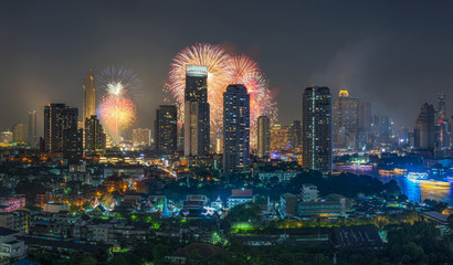 Naklejka premium Fantastic Multicolor Firework exploding over the panorama of Bangkok Cityscape river side for Celebration, Business architecture and celebration and happy new year and merry christmas concept