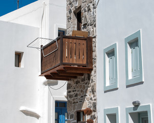 Front Seiten von kleinen Häusern und deren kleinen Gassen auf der Vulkaninsel Nisyros am...