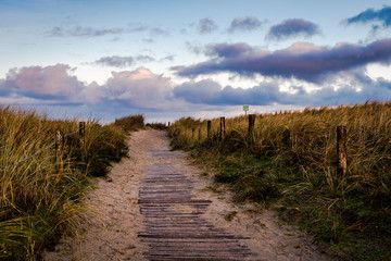 Fototapeta premium Sonnenaufgangsstimmung auf Langeoog im Dezember