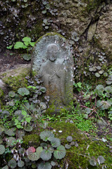 山寺、参道の仏像
