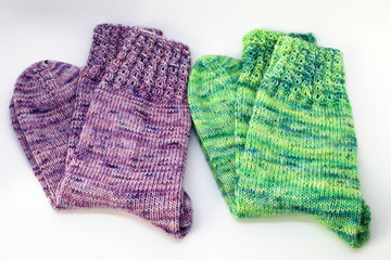 Handgestrickte Socken aus selbstgefärbter Sockenwolle