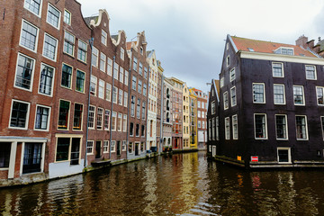 Fototapeta na wymiar canal in the old town of Amsterdam, Netherlands