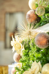 クリスマスツリーとキラキラ飾り　christmas tree