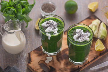 Preparation of cleaning a beverage from spinach and celery. Organic drink.