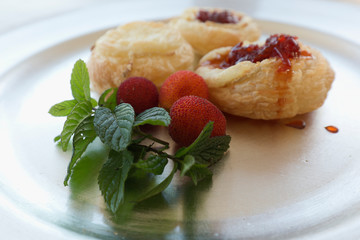 Goat curl puff pastry with caramelized pepper.