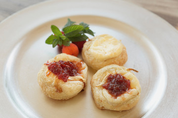 Goat curl puff pastry with caramelized pepper.