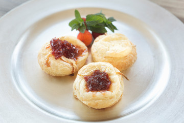 Goat curl puff pastry with caramelized pepper.