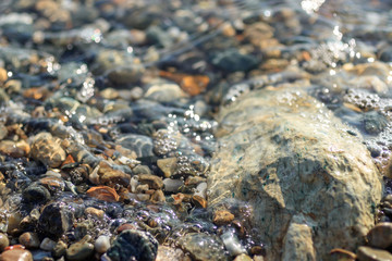 くぐり岩近くの波打ち際　山口県山陽小野田市