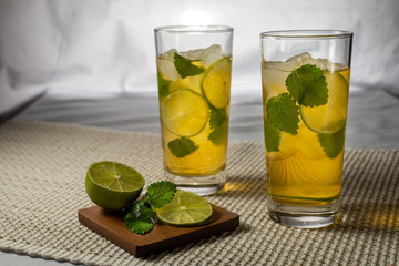 iced tea with lemon and mint