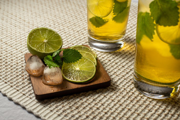 green tea with ice, lime and mint