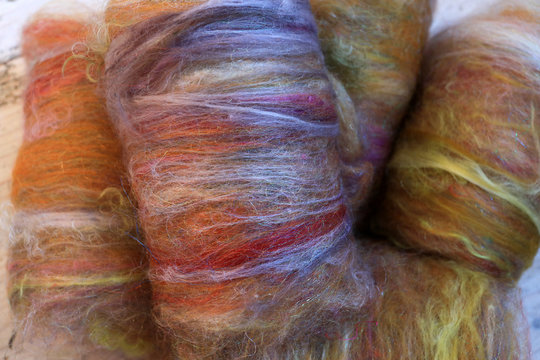 Buntes selbst kardiertes Artyarn Batt - Wollvlies