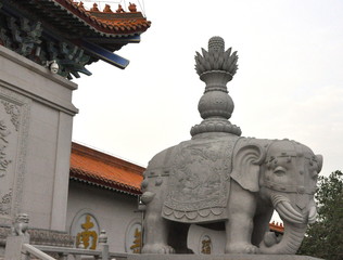 Fototapeta na wymiar elephant sculpture outside a temple hall