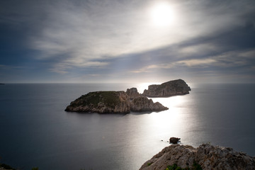 Aussichtspunkt Na Foradada über den Santa Ponsa vorgelagerten Illes de los Conejos und Malgrats an der Bucht von Santa Ponsa, Mallorca.