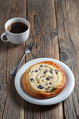 Bunl with cottage cheese and coffee