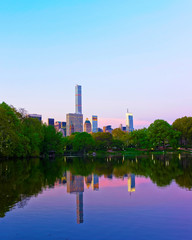 Obraz premium Pond at Central park New York, great design for any purposes. Midtown Manhattan, USA. View with Skyline of Skyscrapers architecture in NYC. Nature background. Urban cityscape. NY, US
