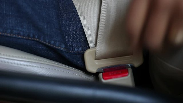 Locking 3-point seat belt to car bracket