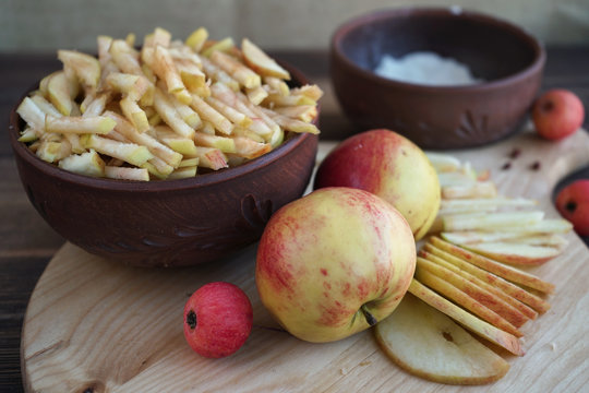 Bowl With Sliced Apples For A Pie