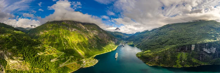 Fotobehang Geiranger fjord, prachtige natuur Noorwegen. © Andrei Armiagov