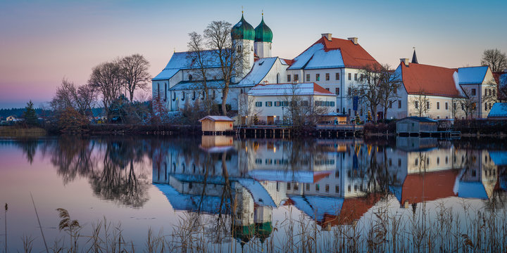 Kloster in Seeon im Chiemgau im Winter - Panorama