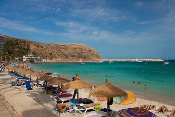 Fototapeta na wymiar beach with umbrellas=javea