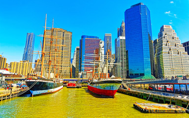 Fototapeta premium Ship at Pier 17 and harbour of South Street Seaport with Skyline of Skyscrapers in Manhattan, New York City, America USA. American architecture building. Metropolis NYC. Cityscape. Hudson, East River