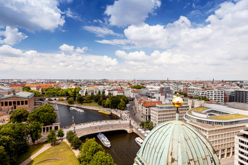 Museumsinsel Berlin an der Spree, Blick vom Berliner Dom auf die Innenstadt © Sebastian Grote