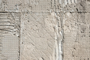 the wall from which the tiles flew off traces of scratches