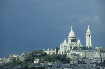 Fototapeta na wymiar France. Paris. la basilique du Sacré Coeur sur la butte Montmartre. the Sacré Coeur basilica on Montmartre hill.