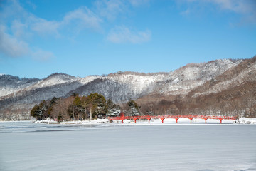冬の湖畔