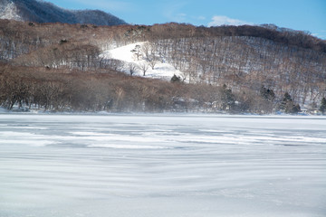 冬期の赤城山　凍結した大沼