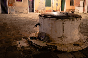 Fototapeta premium old well in Venice