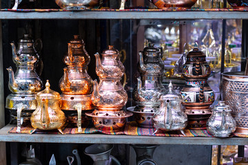 Varieties of copper teapot were photographed in front of the store. Copper pots with patterns belonging to the Ottoman period.