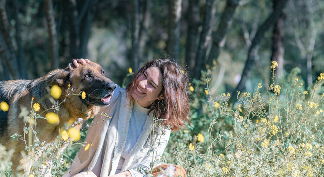 Chica con perro