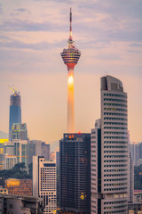 Obraz premium KUALA LUMPUR, MALAYSIA - FEBRUARY 19, 2018:.The Menara Kuala Lumpur Tower illuminated at night. Builted in 1995, is the 7th tallest communication tower in the world.