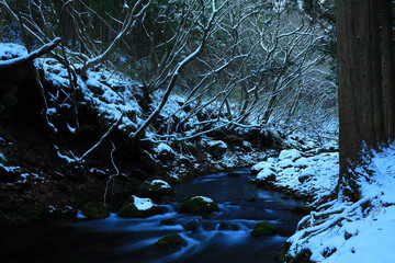 冬の元滝伏流水