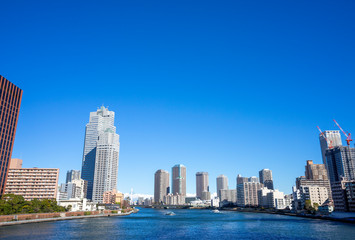 Fototapeta na wymiar 東京　隅田川と川岸の風景